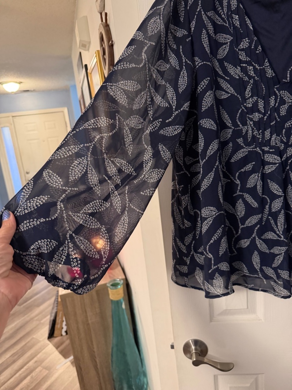 Lane Bryant Navy Blue Printed V-Neck Peasant Blouse with White Leaf Print - Picture 2 of 3